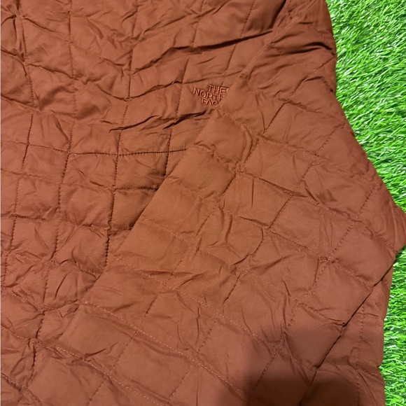 The North Face Women's Puffer Jacket - Maroon Thermoball size Women’s Medium - Picture 15 of 15
